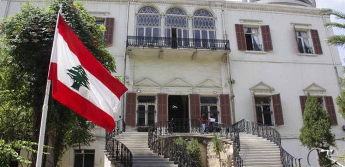 ماذا قالت مصادر حكومية لـ”أساس” عن “إغلاق سفارات لبنان”؟