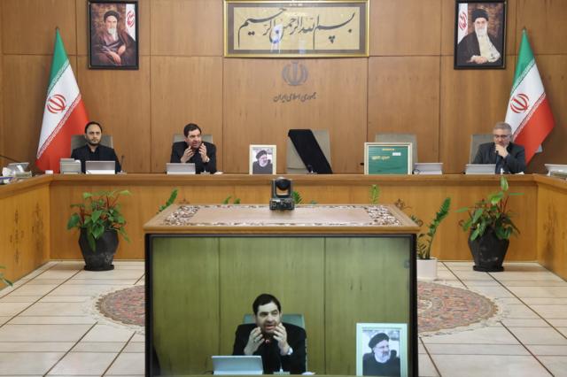 إيكونوميست: قادة إيران الجدد على حافة الهاوية النووية
