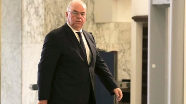 وزير الاتصالات