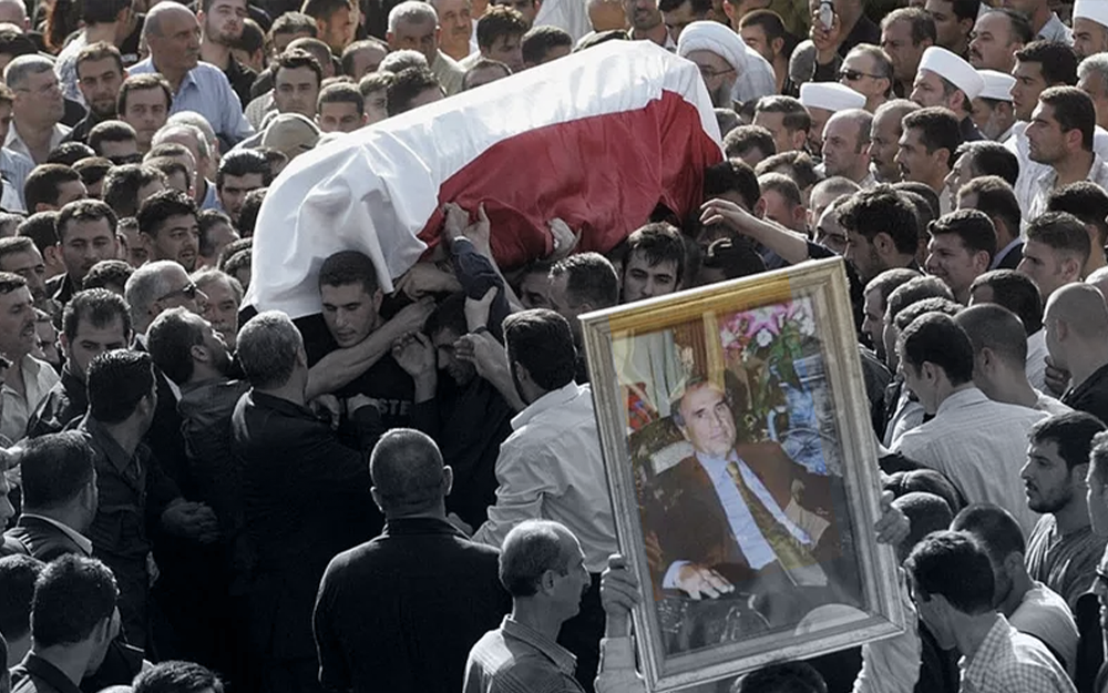 حين صرخ شقيق غازي كنعان في عزائه: بشّار قتل أخي… ولن نسكت