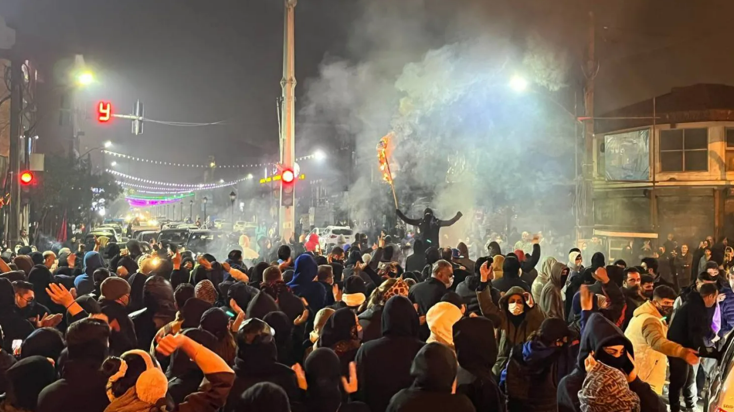 الانتفاضة الإيرانيّة تطعن قلب الشّرعيّة الثّوريّة