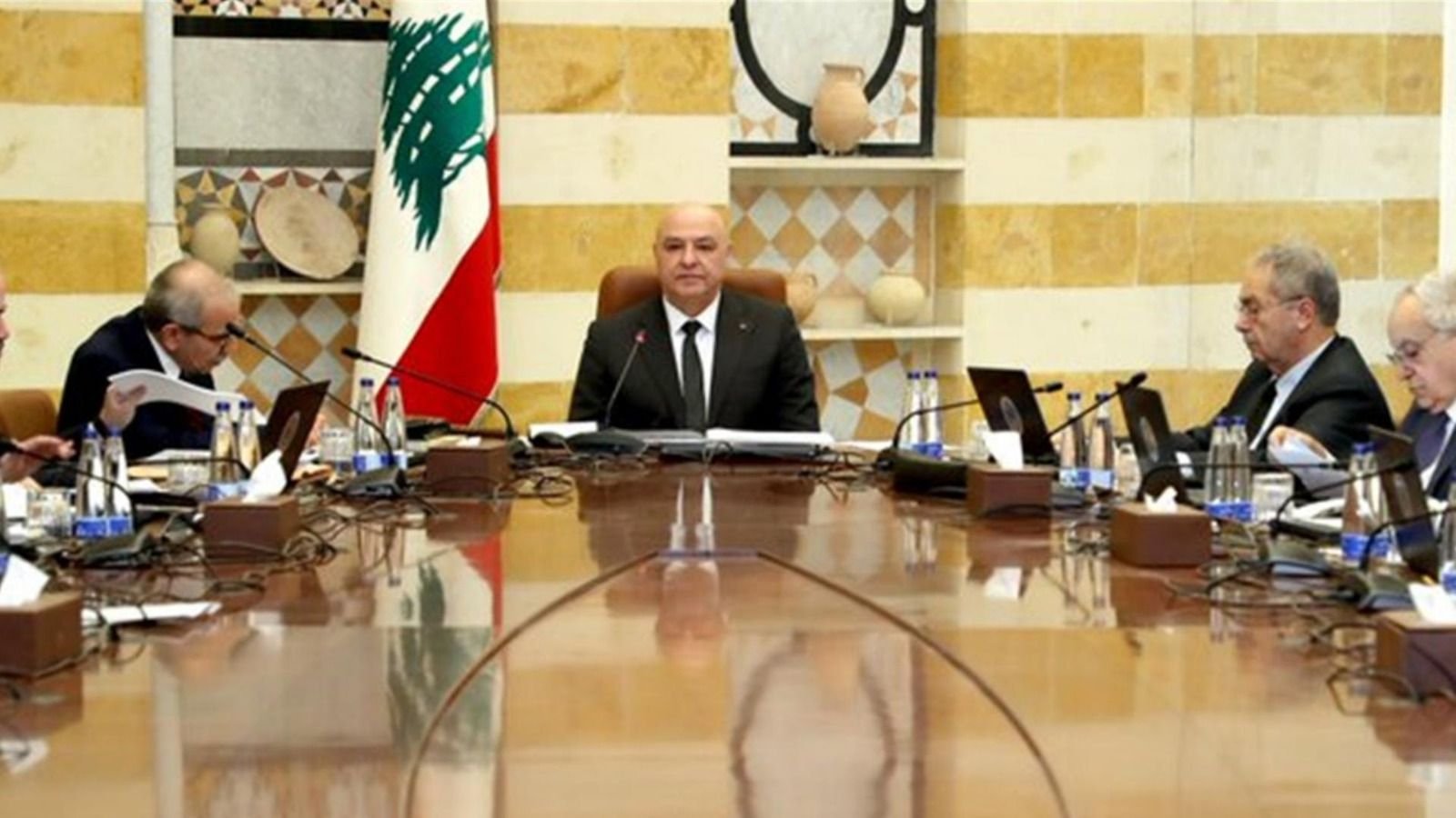 حكومة ما بعد 2 آذار: تهديد بإسقاطها