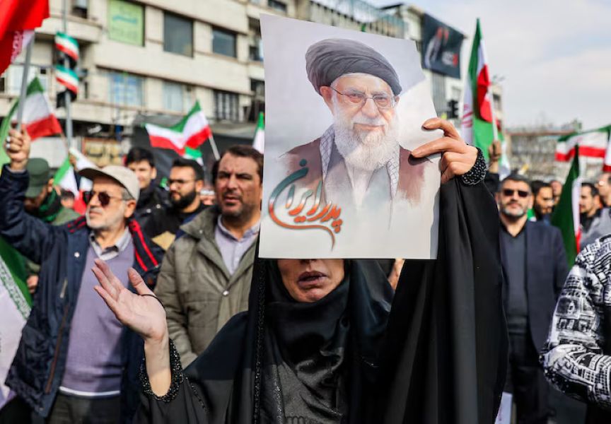 وليّ نصر: إيران تراهن على الوقت لفرض استراتيجيتها