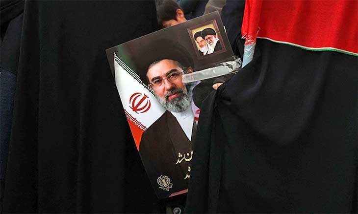 لماذا لم يظهر مجتبى خامنئي بعد؟