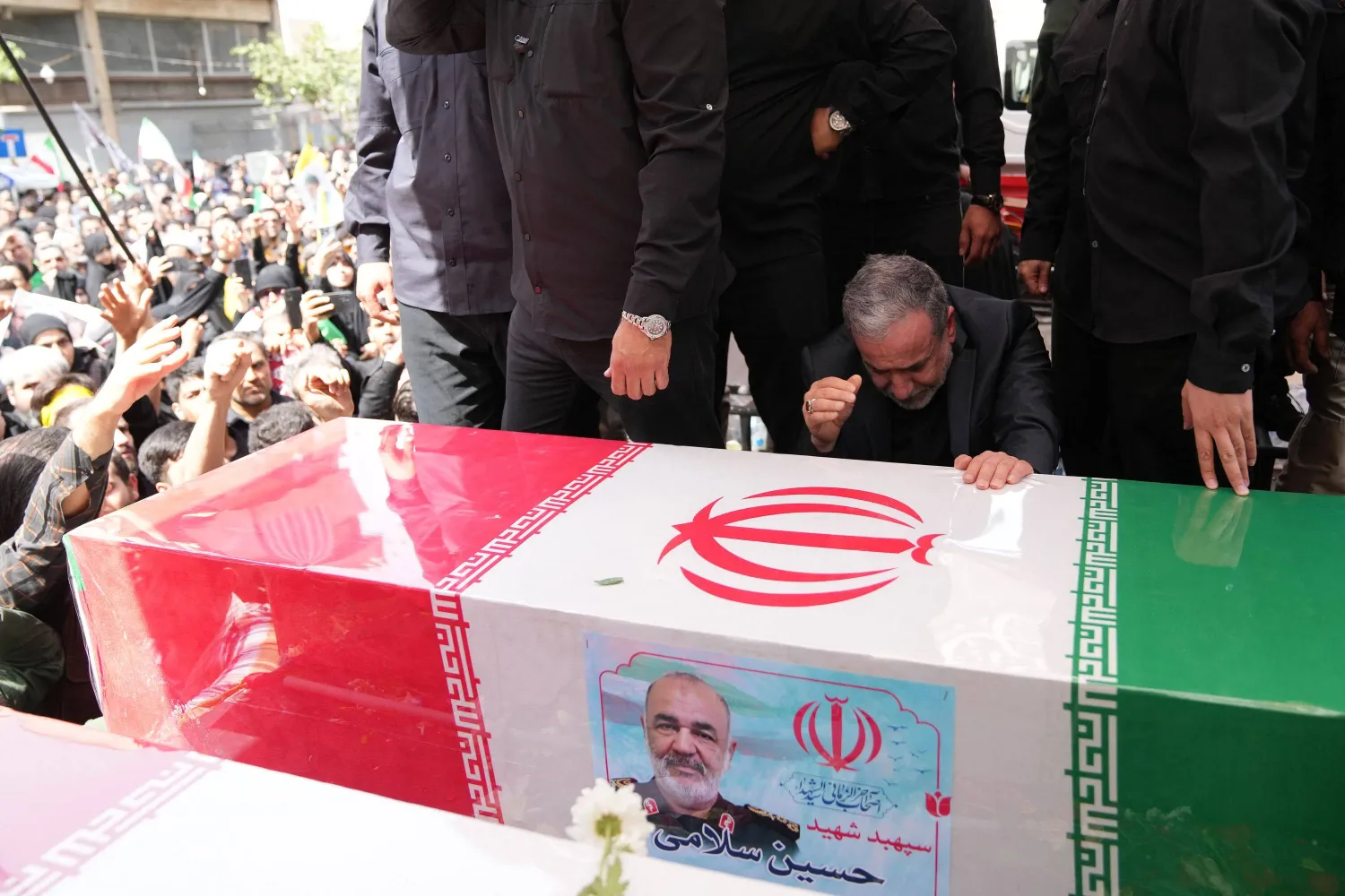 هل ينقذ الرّهان على الوقت النّظام الإيرانيّ؟