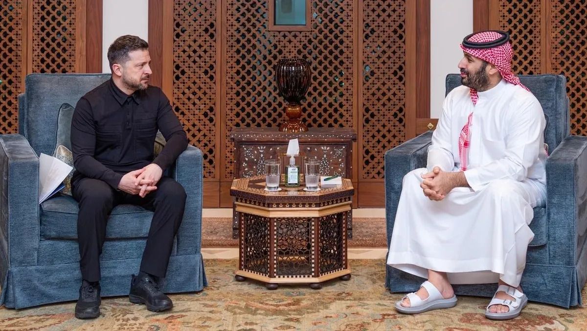 ماذا فعل زيلينسكي في المنطقة؟