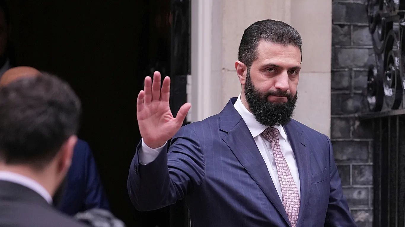 أحمد الشّرع… بين شرعيّتَيْن