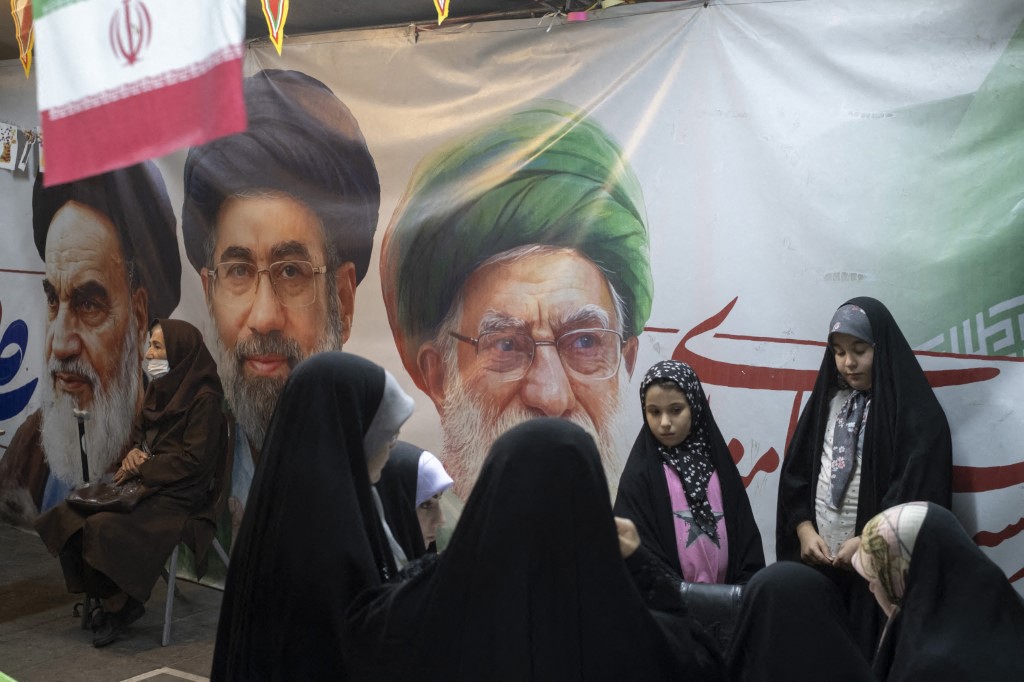 إيران