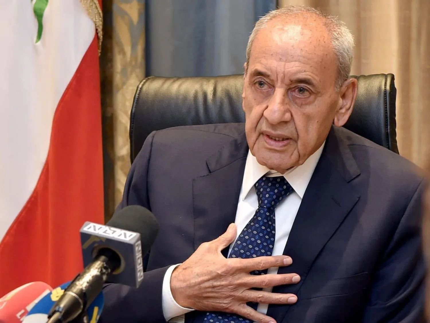 هل ينجح برّي بتضييق المسافة مع بعبدا؟