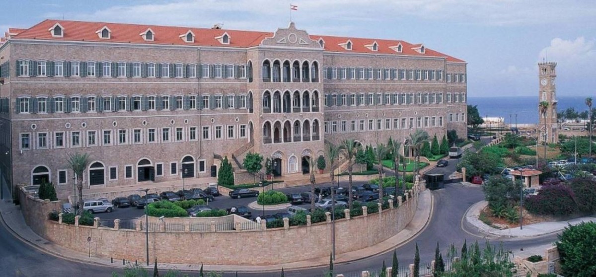 الحافة الحدوديّة أسهل من حافة السّراي